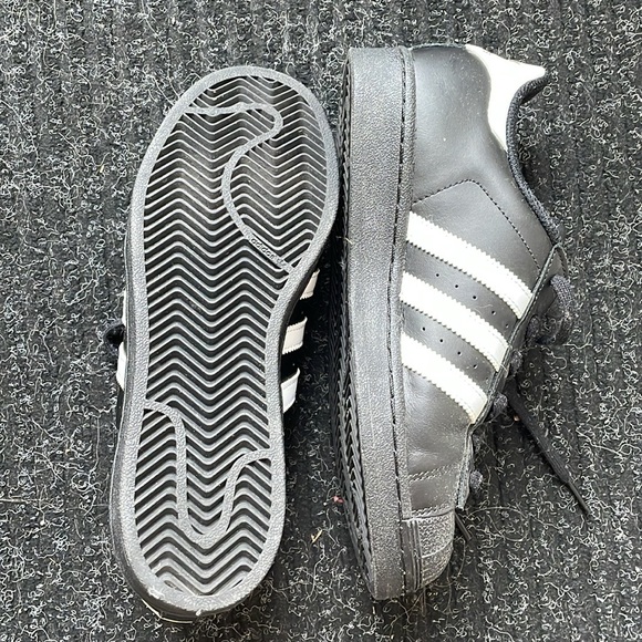 Adidas Superstar - Picture 2 of 5
